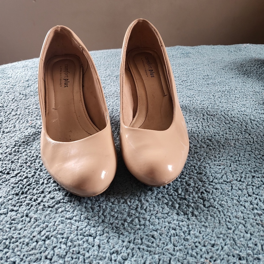 Neutral heels Size 11